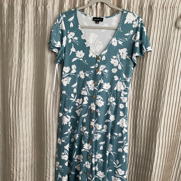 Fortune and Ivy Floral Maxi - Picture 1 of 4